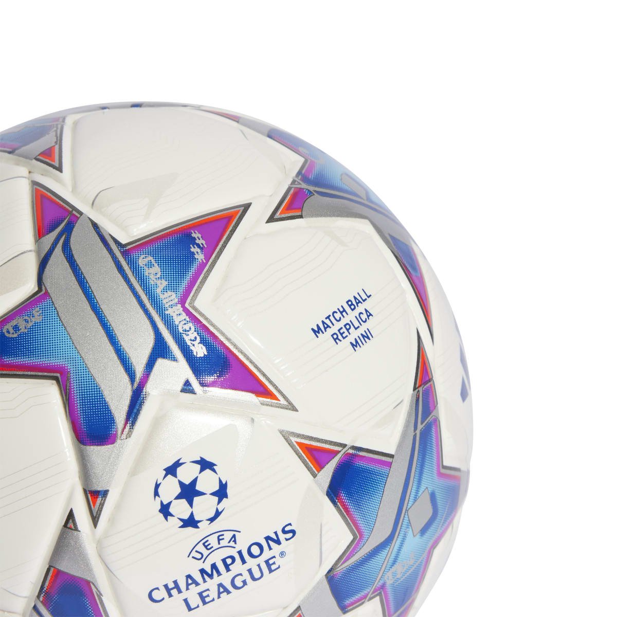 Inspirada nos hinos, Adidas lança bolas das Champions League 2023