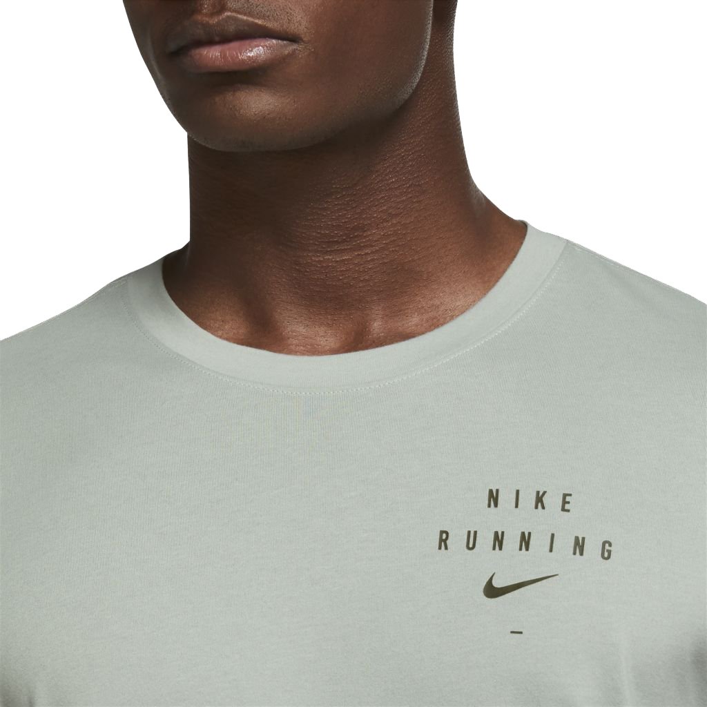 Camiseta Nike Dri-FIT Run Division Feminina - Compre Agora